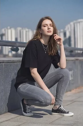 Женская однотонная футболка ФУ1 / Черный