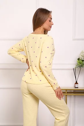 Женский костюм с брюками 88405 / желтый, фиолетовые сердца