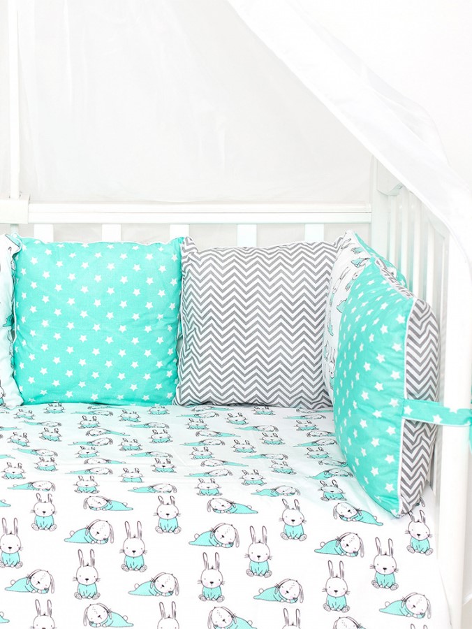 Бортики подушки в кроватку для новорожденных «Серые пряники»