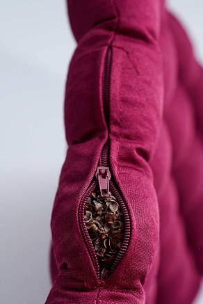 Подушка на стул с гречневой лузгой / Бордовый