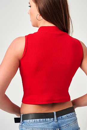 Женский топ 52714  укороченный с горлом / алый