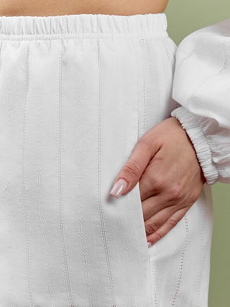 Женские шорты Леонис-2 / белый