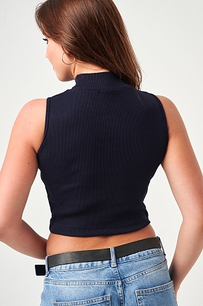 Женский топ 52714  укороченный с горлом / темно-синий