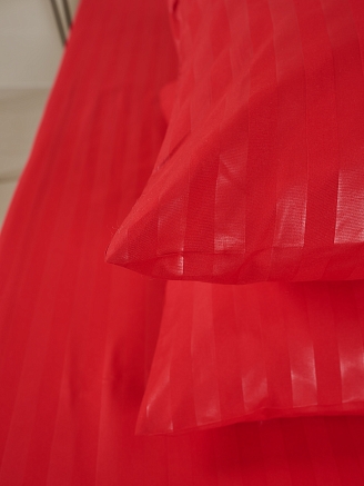 Комплект наволочек микрофибра-страйп / Красный