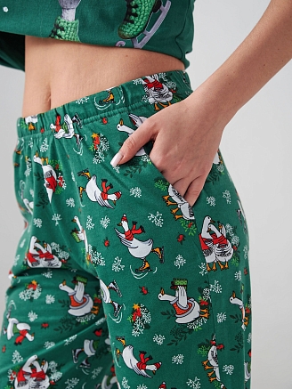 Женская пижама "Зимние забавы" 2411-К / Зеленый