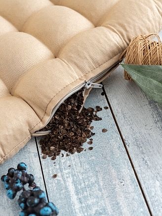 Подушка на стул с гречневой лузгой / Бежевый