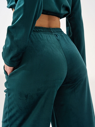 Женский костюм "Бархат" 2406-В / Изумрудный