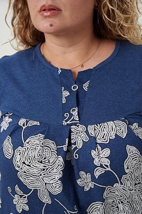 Женский костюм с бриджами 83604 / белые цветы