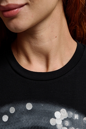 Женский лонгслив 8516 / черный+Змея стразы