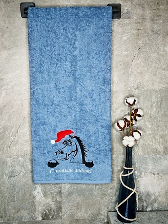 Полотенце махровое с вышивкой "Новый год Лошадь" / лазурный