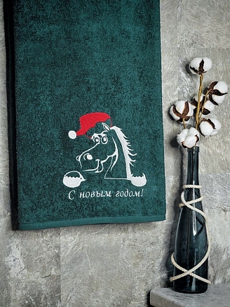 Полотенце махровое с вышивкой "Новый год Лошадь" / малахит