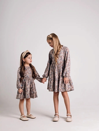 Детское платье "Умница" / Гортензия на бежевом