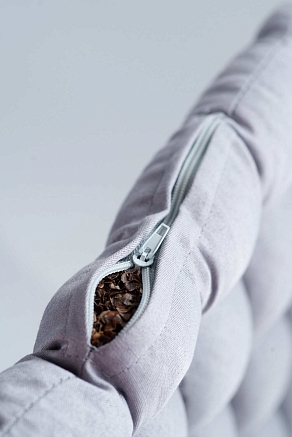 Подушка на стул с гречневой лузгой / Светло-серый