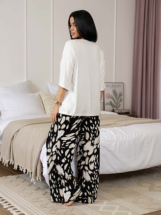 Женский костюм мод.2105 / Молочный