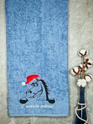 Полотенце махровое с вышивкой "Новый год Лошадь" / лазурный