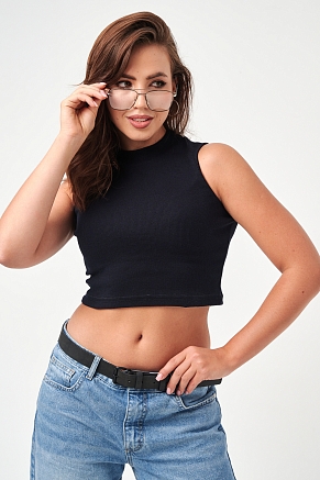 Женский топ 52714  укороченный с горлом / черный