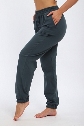 Брюки женские из кулирки на резинке / Серый